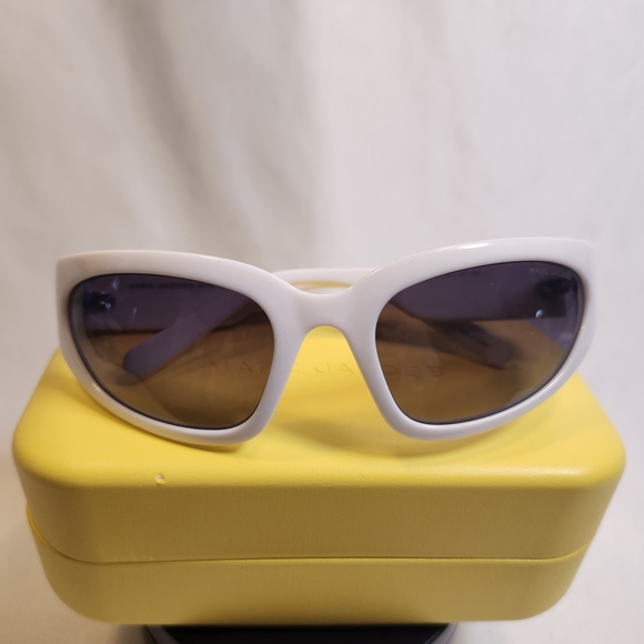 Marc Jacobs Cat Eye Unisex NWOT White And Black Sunglasses - Picture 1 of 9